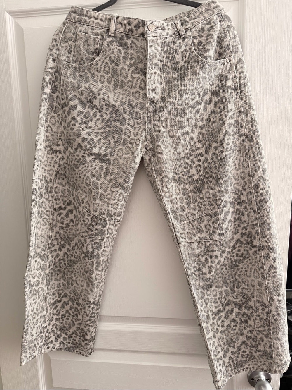 Women’s Stitch & Co Gray Leopard Print Jean Capri